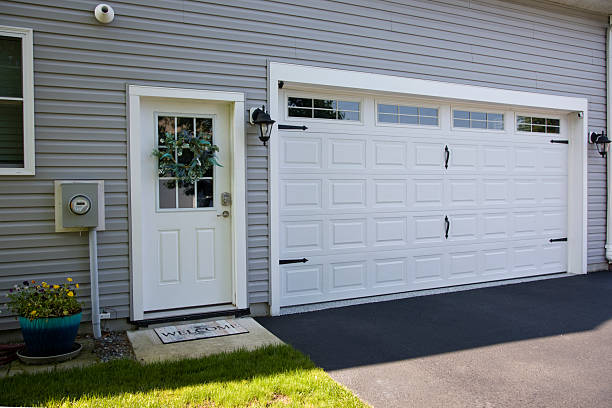 24/7 Emergency Garage Door Panel Replacement experts in Hansford County County, TX